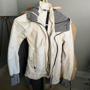 Lululemon jacket in white. Detachable hood. Size small.